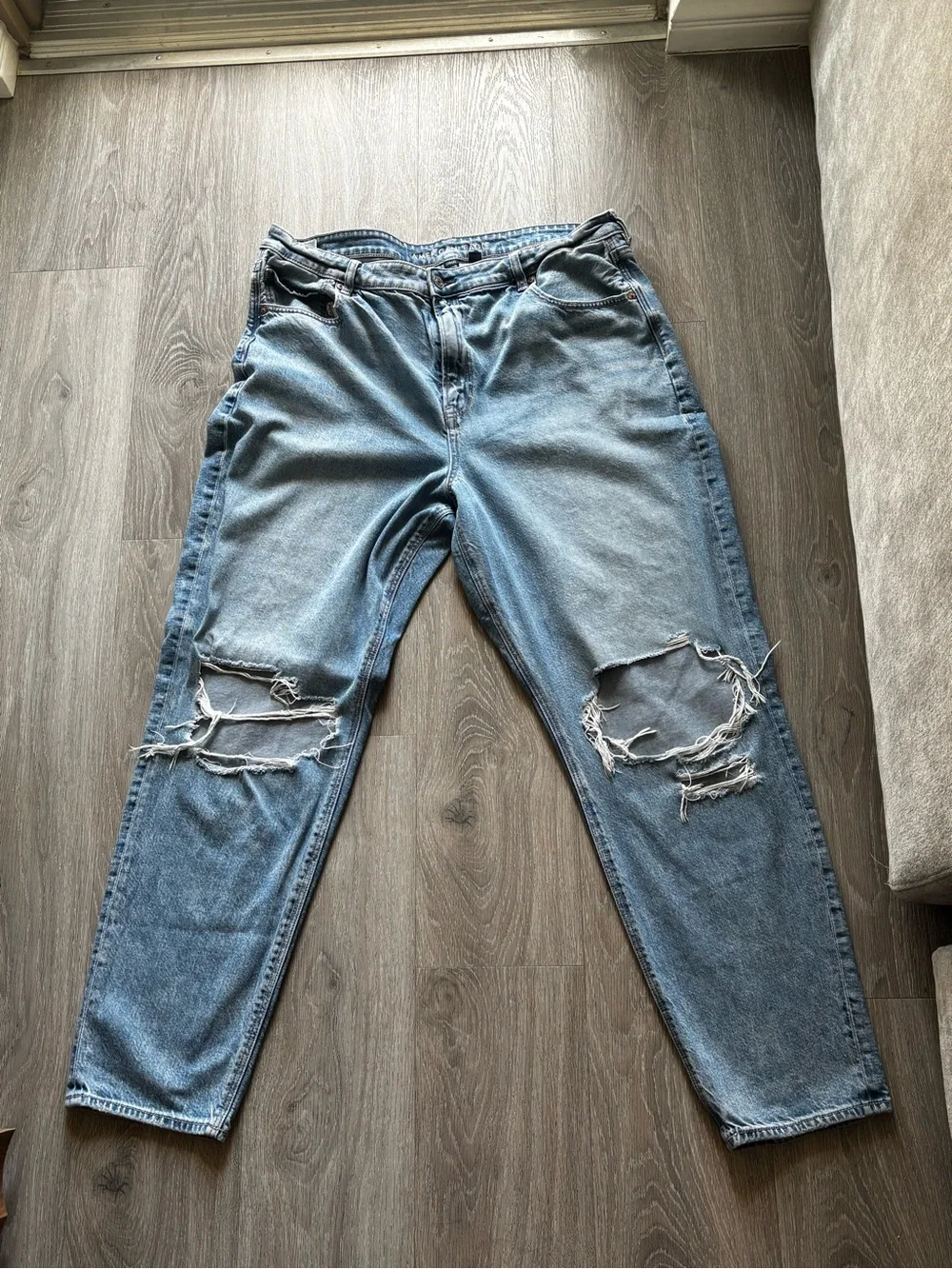 American Eagle Strigid Mom Jeans - Size 20L